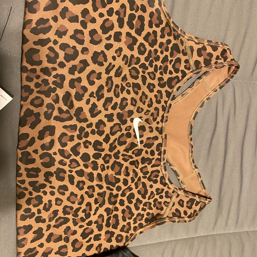 1 brand New Nike sports bras - size 1x